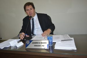 Vereador sugere desconto no IPTU de residências com ninhos de araras-canindés