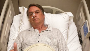 Bolsonaro é internado com obstrução intestinal, sem previsão de alta