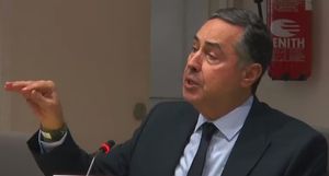 Ministro do STF suspende aumento de salário da enfermagem