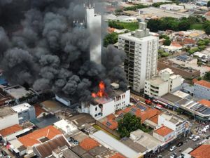  Loja de utilidades domésticas no Centro de Jales é atingida por incêndio