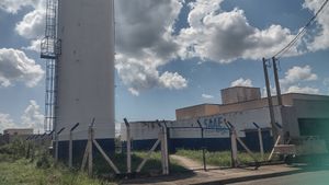 Homem é preso por dano ao patrimônio público após subir em caixa d’água em Santa Fé do Sul