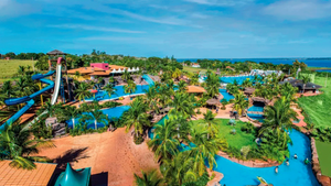 Jovem cai de toboágua em Parque Aquático de Santa Clara D'Oeste