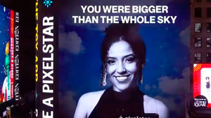 Fã brasileira que morreu em show da Taylor Swift é homenageada Time Square