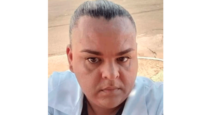 Motorista morre após bater carro em árvore em Dirce Reis