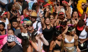 Pesquisa revela que maioria das mulheres tem medo de assédio no carnaval