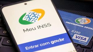 Antecipação do 13º para beneficiários do INSS começa a ser depositada hoje