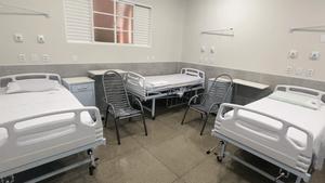 Advogada Luzia Guerra entrega reforma de quarto do SUS da Santa Casa de Santa Fé do Sul