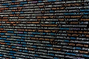 Apagão cibernético causa caos em voos e serviços bancários pelo mundo