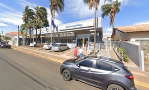 Criminosos tentam roubar a agência bancária em Valentim Gentil, mas fogem após sistema de segurança ativar