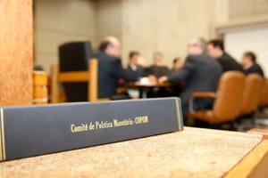 Copom se reúne para definir aumento da Selic em meio à pressão inflacionária dos alimentos e energia