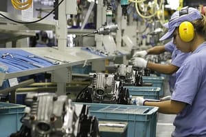 Produção industrial fica estável em janeiro, após três meses de baixa