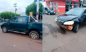 Hilux avança sinal vermelho e bate em outro veículo no centro de Santa Fé do Sul