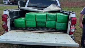 Polícia apreende mais de 400 kg de maconha após perseguição na rodovia Péricles Belini, em Votuporanga