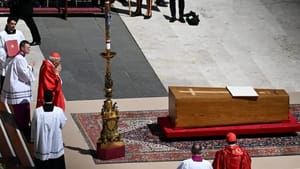 Papa Francisco é sepultado em cerimônia emocionante na Basílica de Santa Maria Maior