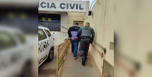 Homem condenado por tráfico tenta se esconder em restaurante, mas é preso pela PM em Andradina