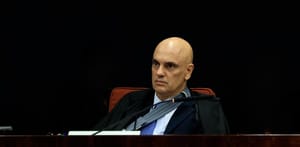 Moraes vota por Zambelli pegar 10 anos de prisão por invasão ao CNJ