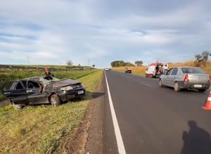 Família sofre apenas ferimentos leves após capotamento na Rodovia Euclides da Cunha, entre Estrela d’Oeste e Fernandópolis