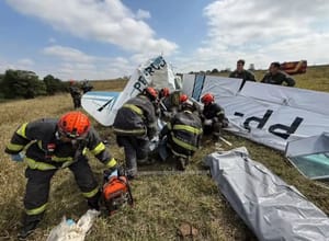 Avião de instrução cai em área rural de São José do Rio Preto e mata duas pessoas