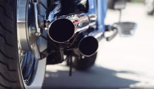 Jovem tenta escapar da GCM com moto irregular e acaba detido em Santa Fé do Sul