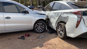 Colisão entre Voyage e Prius deixa motorista ferido em Santa Fé do Sul