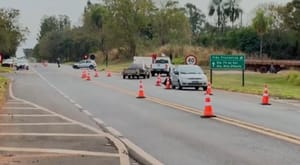 Acidente entre três veículos deixa feridos em trevo de Três Fronteiras