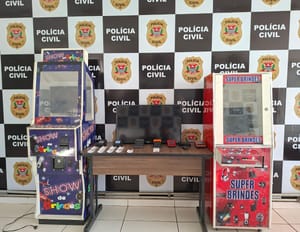 Polícia Civil apreende caça-níqueis e bingo eletrônico em operação contra jogos de azar em Santa Fé do Sul