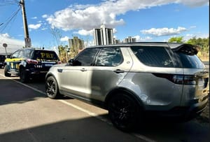 PRF apreende carro de luxo clonado em Rio Preto; dono foi detido