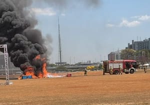 Homem é detido por suspeita de atear fogo em banheiros químicos na Esplanada dos Ministérios
