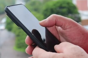 Golpista se passa por funcionário de banco e idosa perde mais de R$ 23 mil