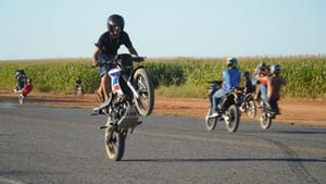 Vereadores aprovam projeto que reconhece 'grau' de motocicleta como esporte em Castilho