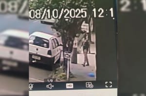 VÍDEO: Homem aproveita vidro aberto e furta R$ 600 de carro; câmeras flagraram ação em Santa Fé do Sul