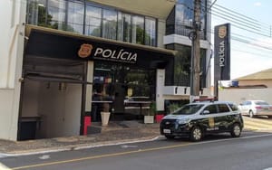 Aposentada de 74 anos perde quase R$ 4 mil em golpe após tentar comprar chinelo pela internet