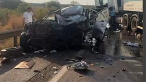 Idoso morre preso às ferragens após colisão entre caminhonete e carreta na BR-158 em Aparecida do Taboado