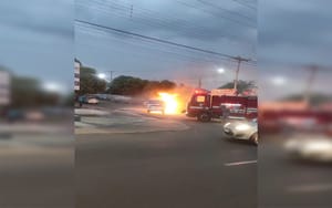 VÍDEO: Kombi pega fogo após abastecer em posto de Santa Fé do Sul