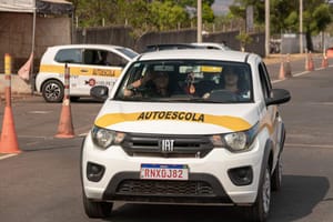 Novas regras da CNH entram em vigor esta semana; aulas de autoescola deixam de ser obrigatórias