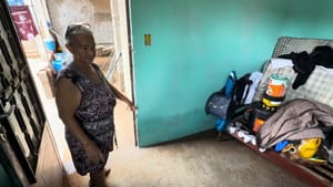 Forte chuva alaga pelo menos 10 casas em Rubinéia e prefeitura pede doações