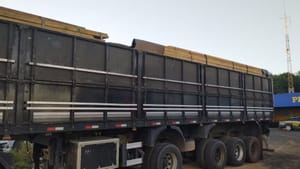 PRF apreende 22 toneladas de madeira ilegal na BR-153 em Rio Preto; carga vinha do Pará