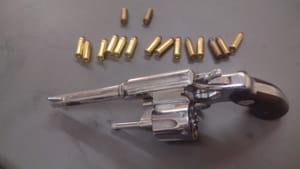 Funcionário de condomínio é preso por porte ilegal de arma de fogo em Ilha Solteira