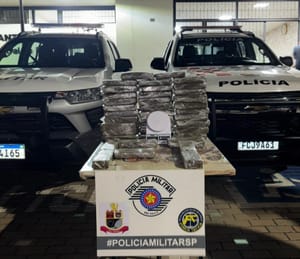 Após tentativa de fuga, PM descobre esconderijo de droga em casa e prende suspeito em Votuporanga