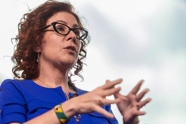 Deputada Carla Zambelli, condenada pelo STF, deixa o Brasil