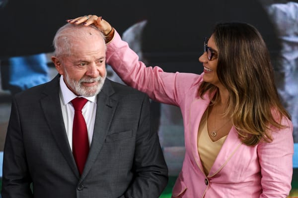 Janja chega a Nova York como enviada da COP30; Lula só desembarca no domingo