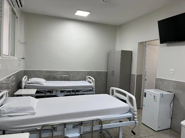 Reforma de quarto de isolamento da Santa Casa de Santa Fé do Sul é entregue com recursos de evento beneficente