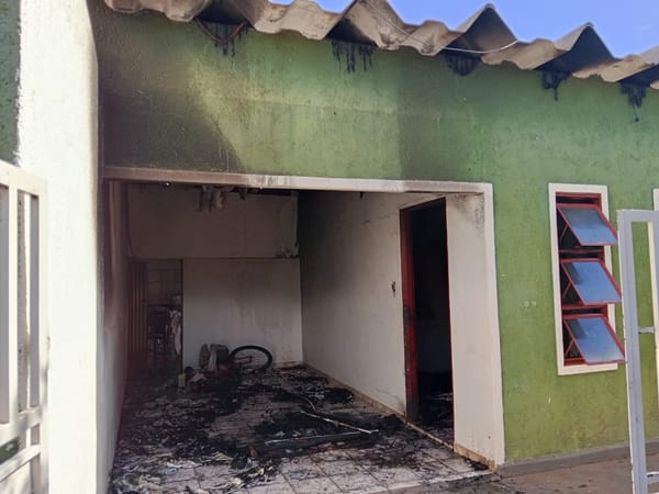 Incêndio atinge residência no Jardim Morumbi e mobiliza bombeiros em Santa Fé do Sul; ninguém ficou ferido