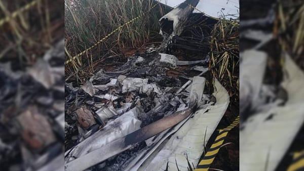Avião cai e pega fogo em área rural de Altair; piloto morre carbonizado
