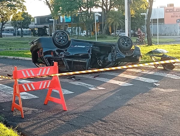 Estudante morre após carro bater em árvore e capotar em avenida de Ilha Solteira