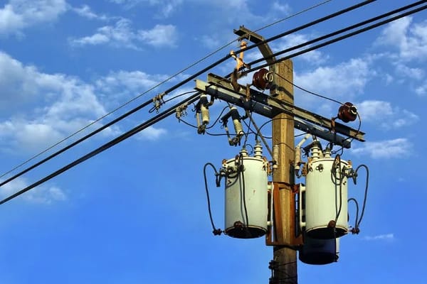 Aneel aprova reajuste na conta de luz para oito distribuidoras; aumento pode chegar a 15%