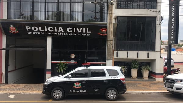 Proprietário denuncia ex-funcionária por suspeita de furto em loja de celulares em Jales